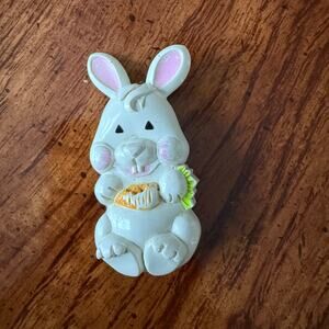 Vintage Avon 1973 Fragrance Glacé Bunny with carrot. Preowned no fragrance
